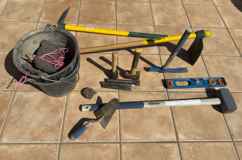 outils du batîsseur en pierre seche
